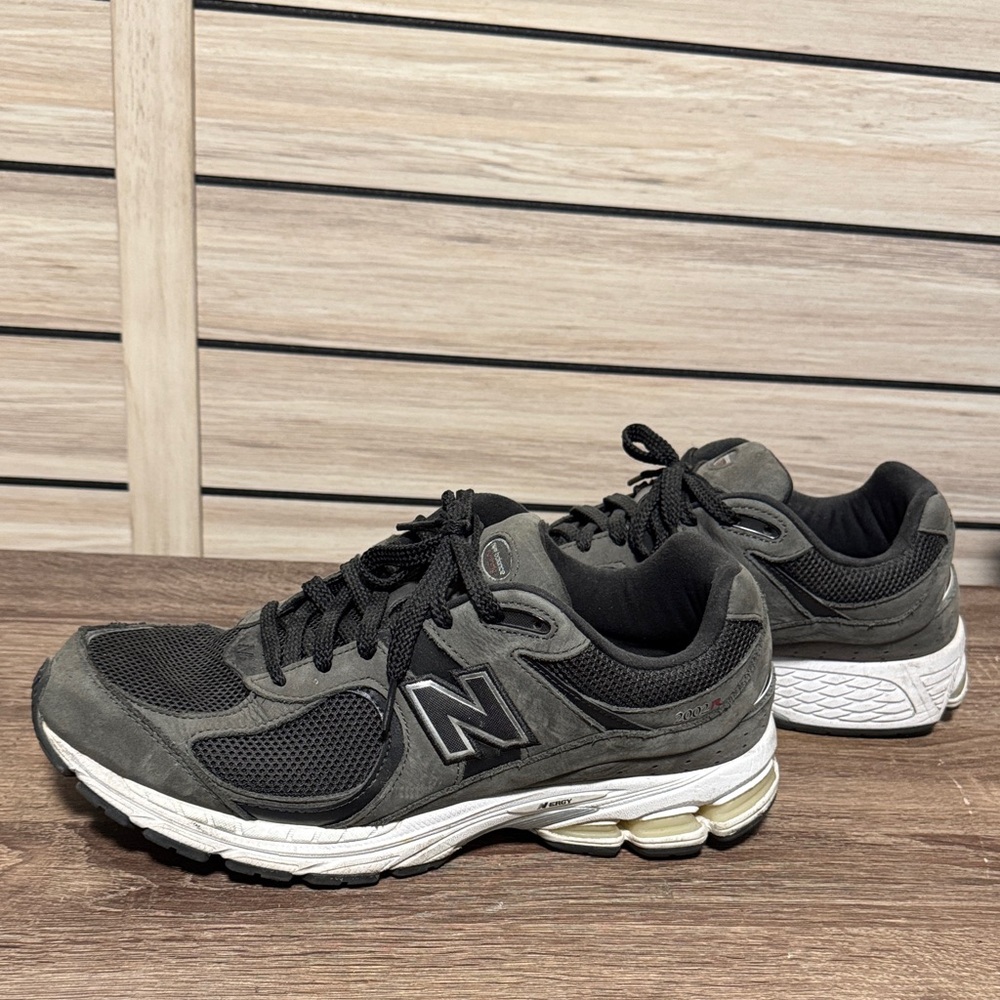 MEN'S NEW BALANCE 2002R